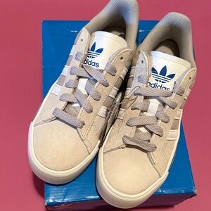 NIB Adidas Campus VULC J 4-5 children’s shoe (school age). Grey suede blue